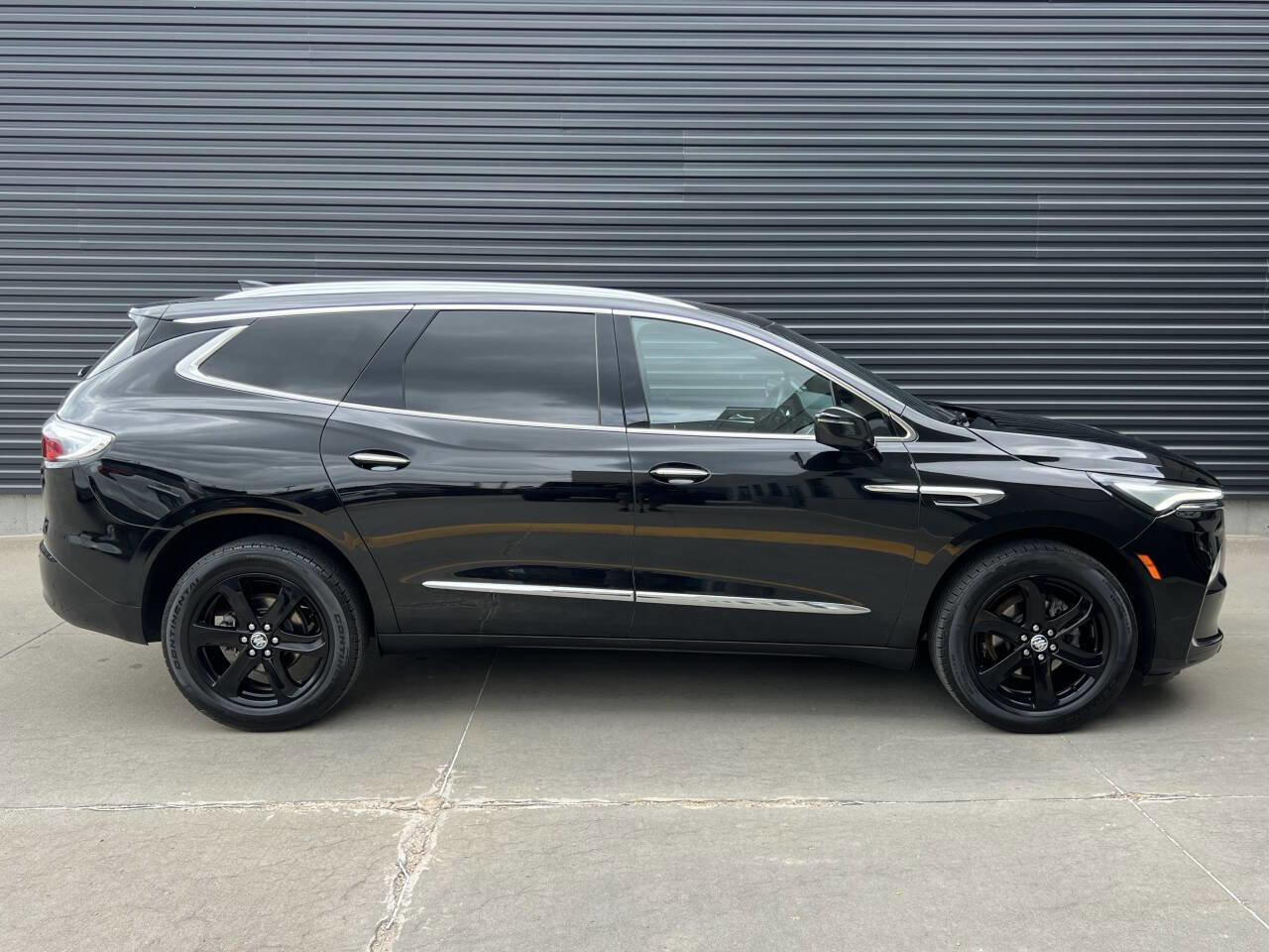 Used 2024 Buick Enclave Essence w/ Sport Touring Edition AWD/4WD image 10