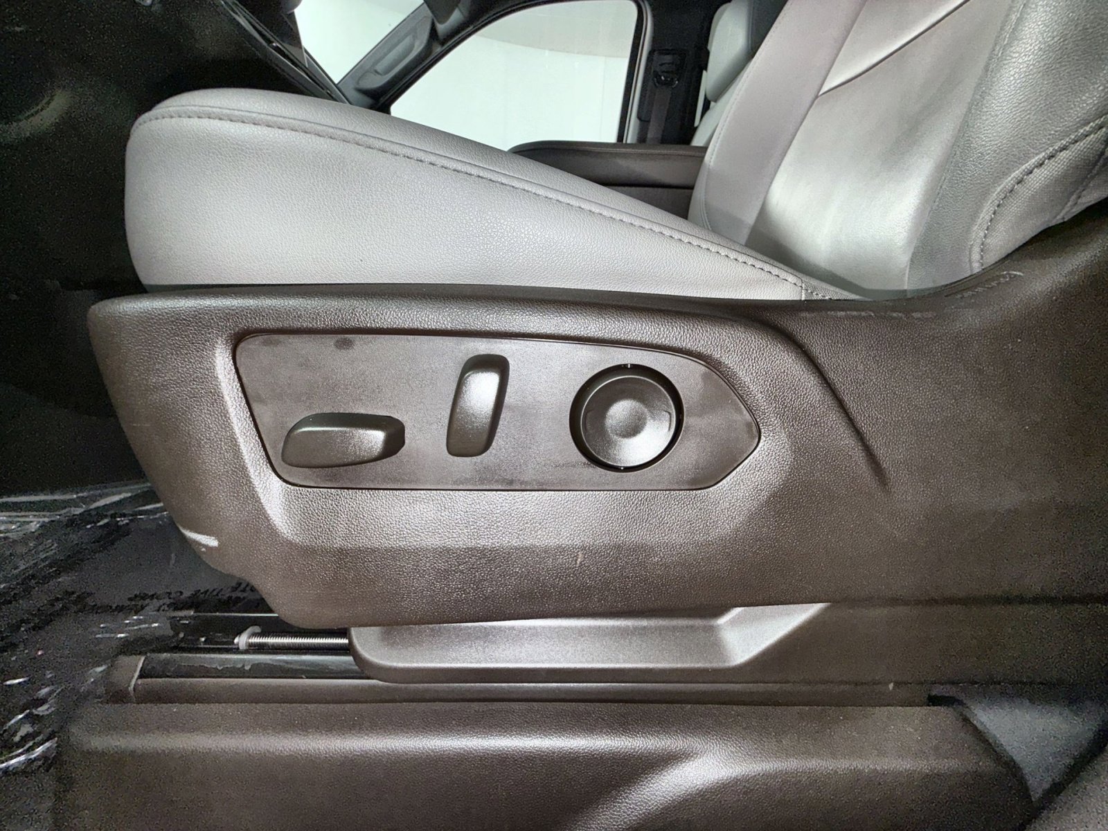 Used 2023 Chevrolet Suburban Z71 w/ Luxury Package image 14