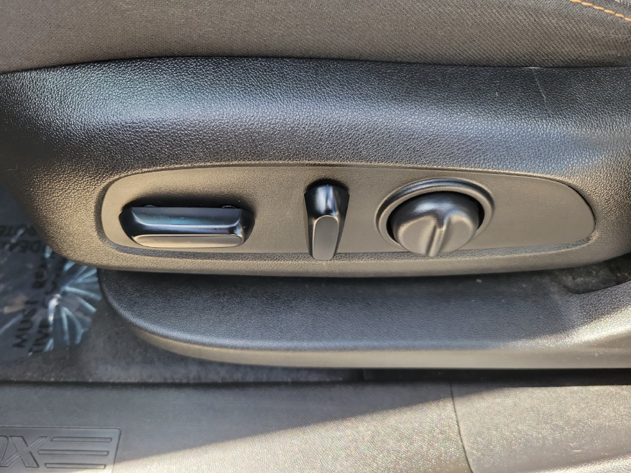 Used 2019 Chevrolet Equinox LT FWD image 17