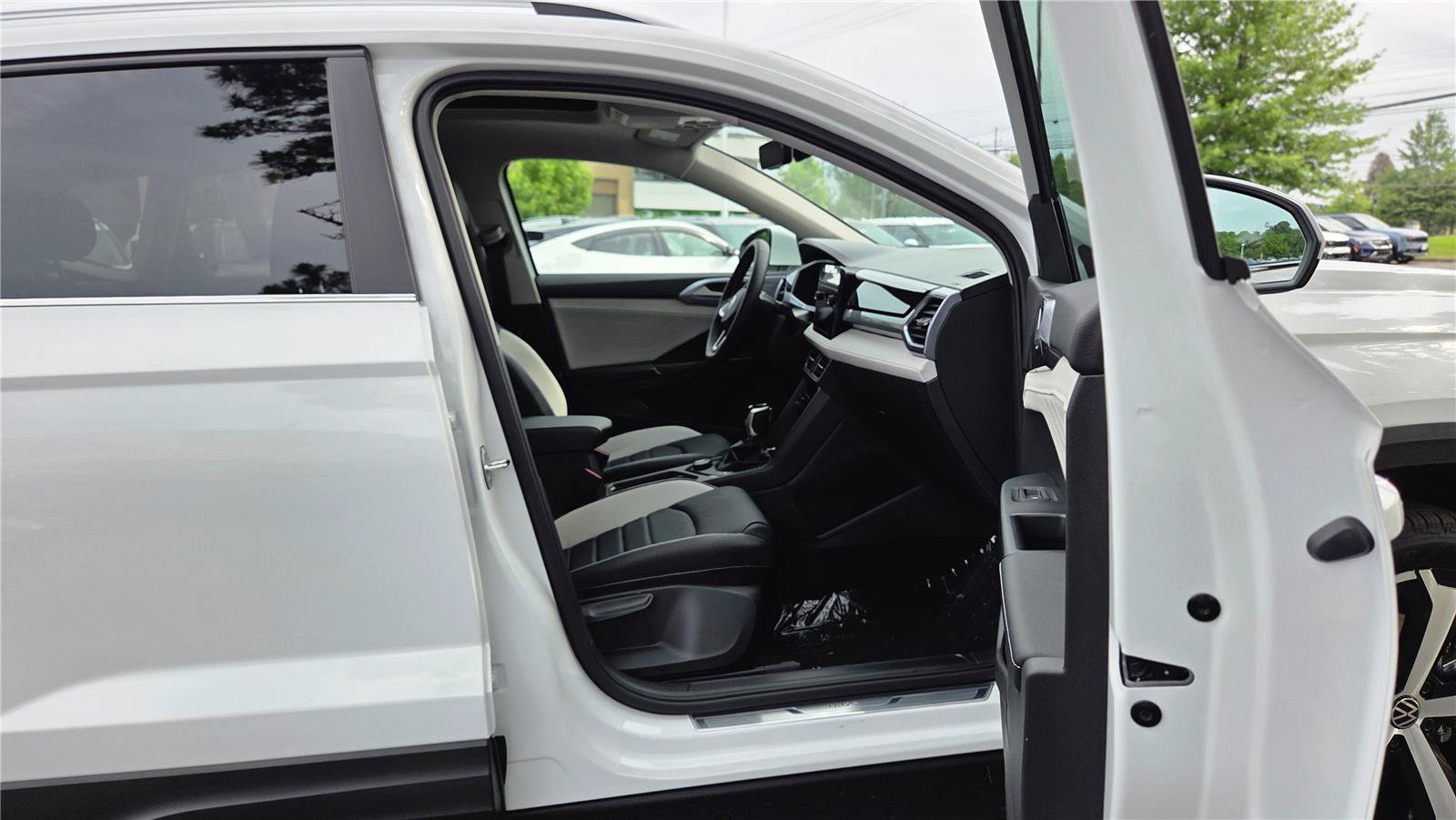 New 2026 Volkswagen Taos SEL AWD/4WD image 31