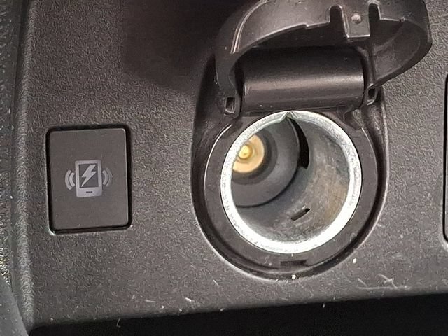 Used 2024 Nissan Versa SR FWD image 26