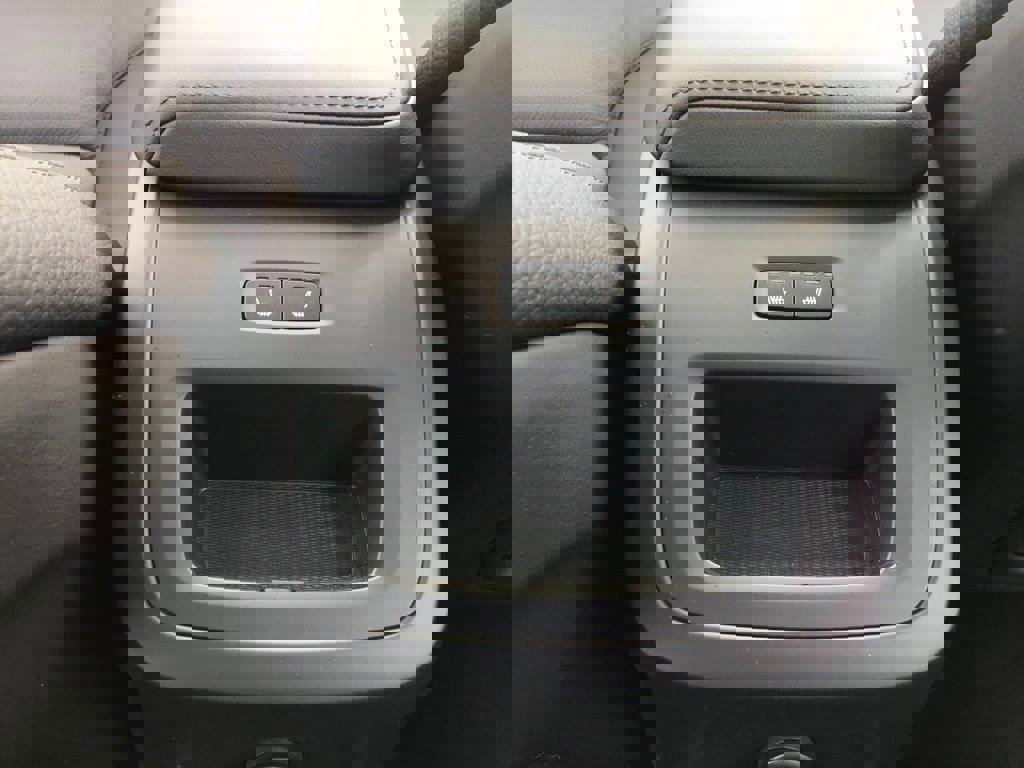 Used 2025 Volvo XC60 T8 Plus w/ Protection Package Premier image 35