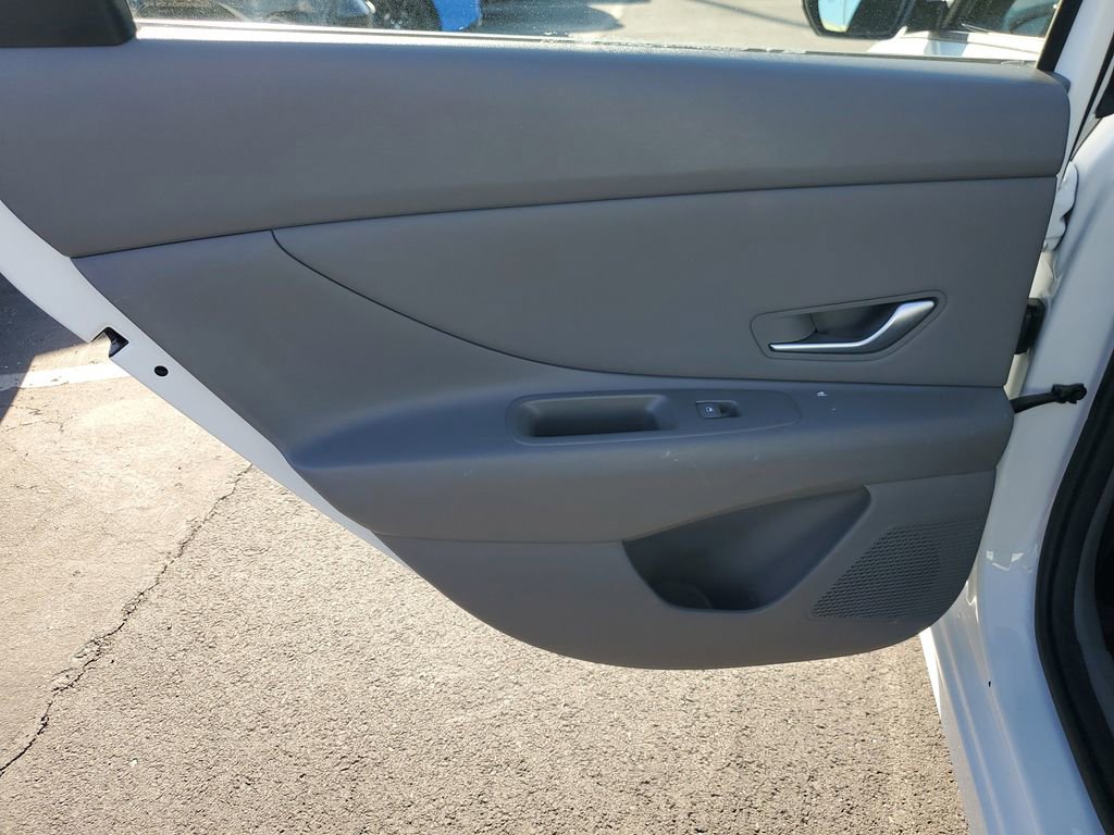 Used 2022 Hyundai Elantra SEL w/ Convenience Package image 11