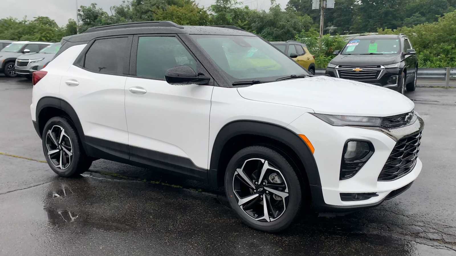Certified 2023 Chevrolet TrailBlazer RS w/ Convenience Package AWD/4WD image 2