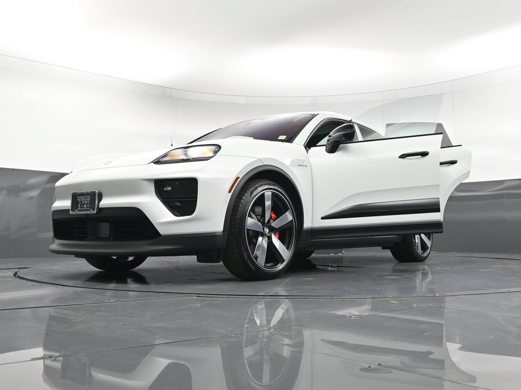 Certified 2025 Porsche Macan 4S Electric AWD/4WD image 40