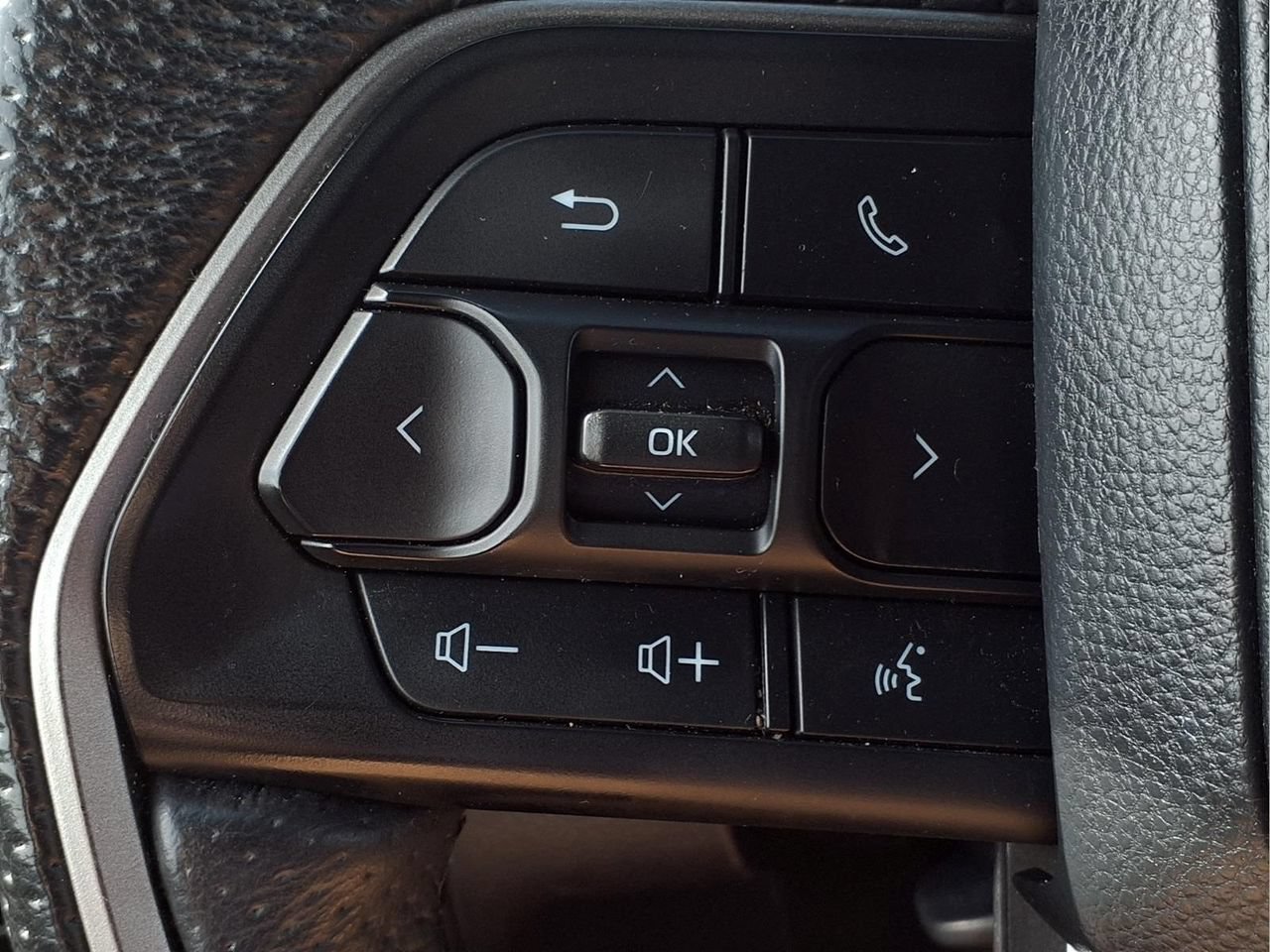 Used 2024 Toyota Tacoma TRD Off-Road AWD/4WD image 23