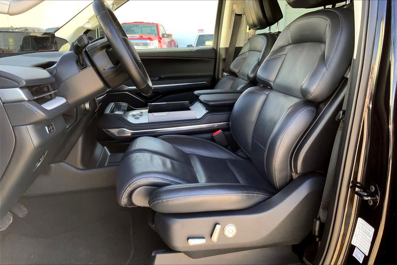 Used 2025 Lincoln Navigator Reserve AWD/4WD image 14