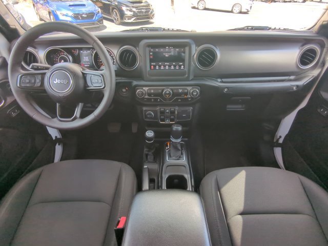 Used 2023 Jeep Gladiator Sport AWD/4WD image 16