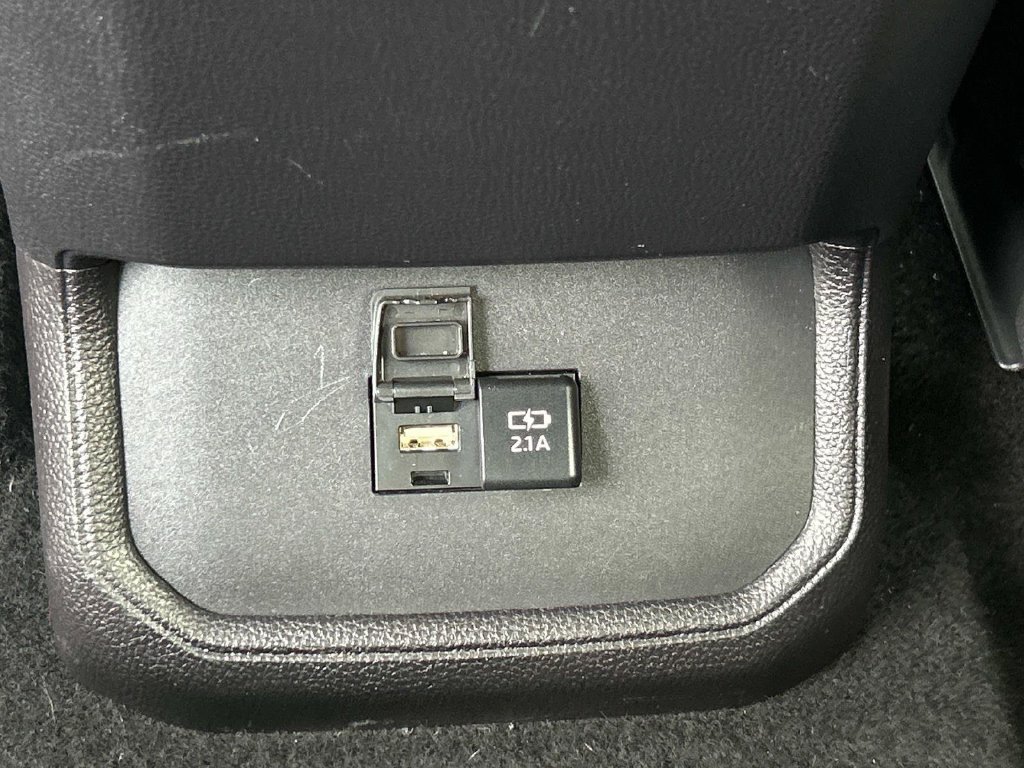 Used 2020 Toyota Highlander XLE AWD/4WD image 21