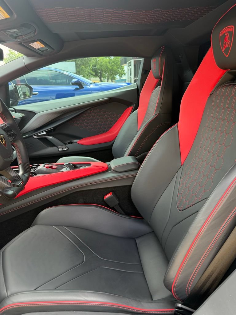 Used 2024 Lamborghini Revuelto AWD/4WD image 8