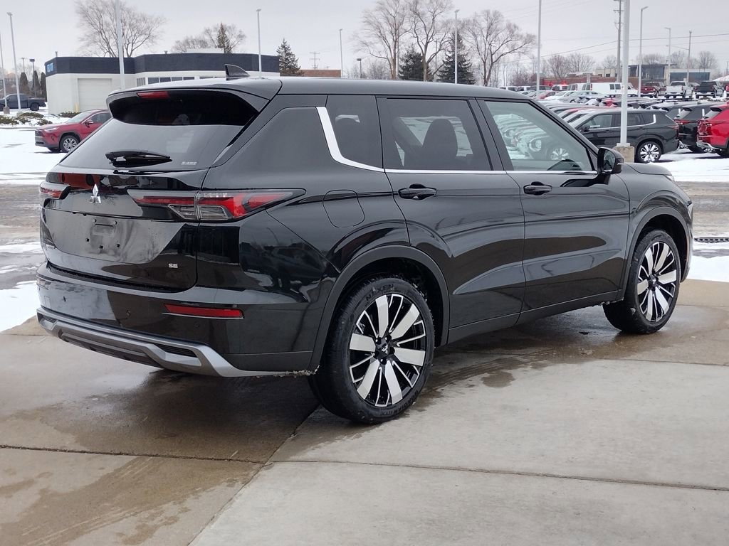 New 2026 Mitsubishi Outlander SE image 15