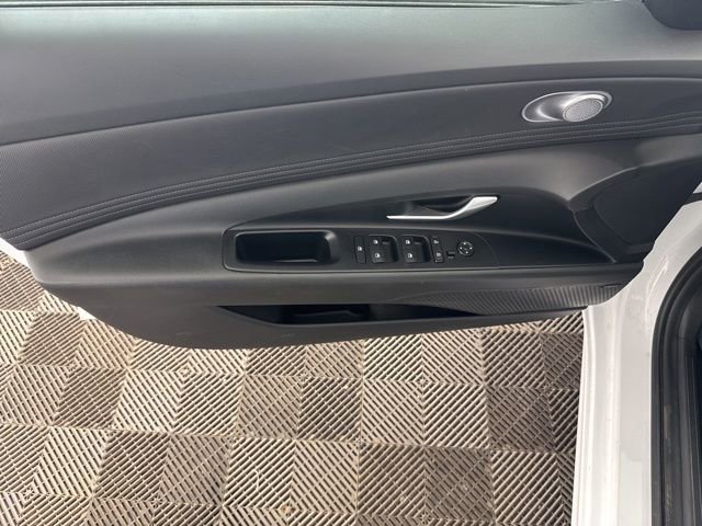 Used 2024 Hyundai Elantra Limited FWD image 18