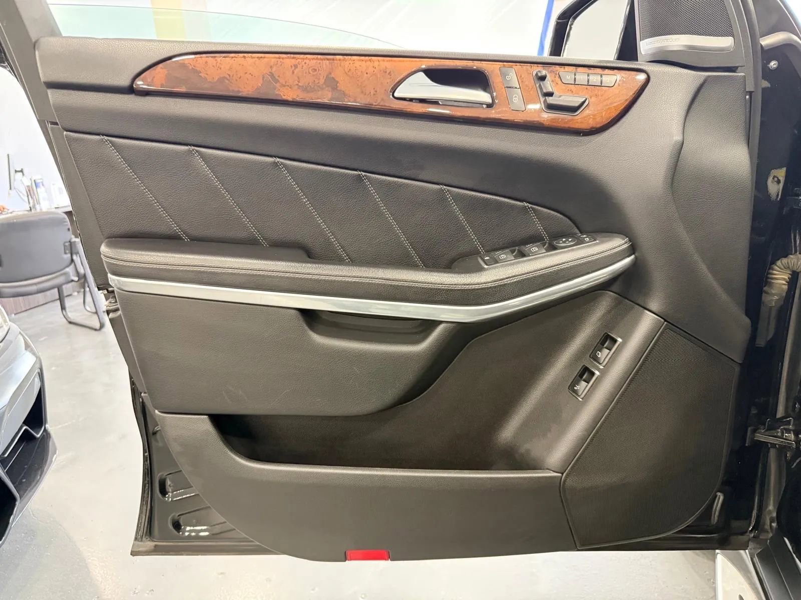 Used 2013 Mercedes-Benz GL 550 4MATIC image 35