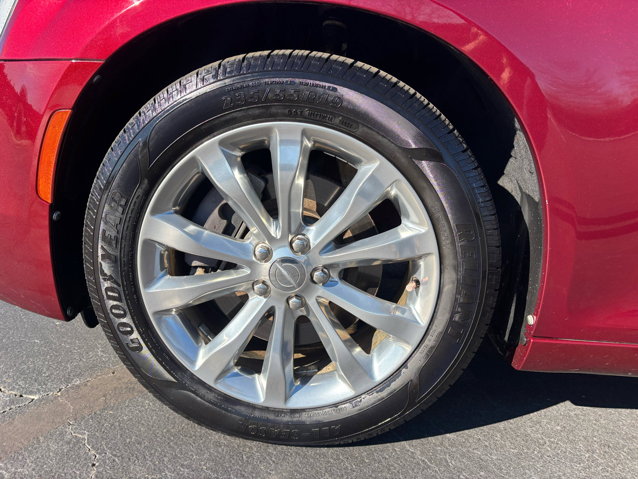 Used 2019 Chrysler 300 Limited image 3