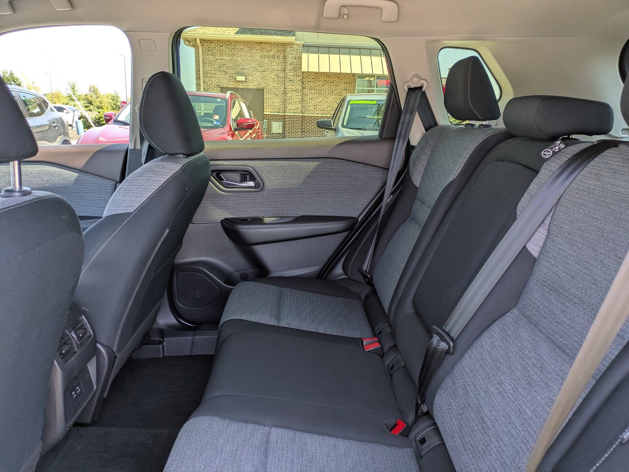 Used 2023 Nissan Rogue SV AWD/4WD image 15