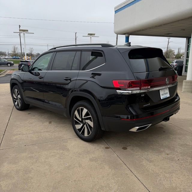 Used 2025 Volkswagen Atlas SE AWD/4WD image 3