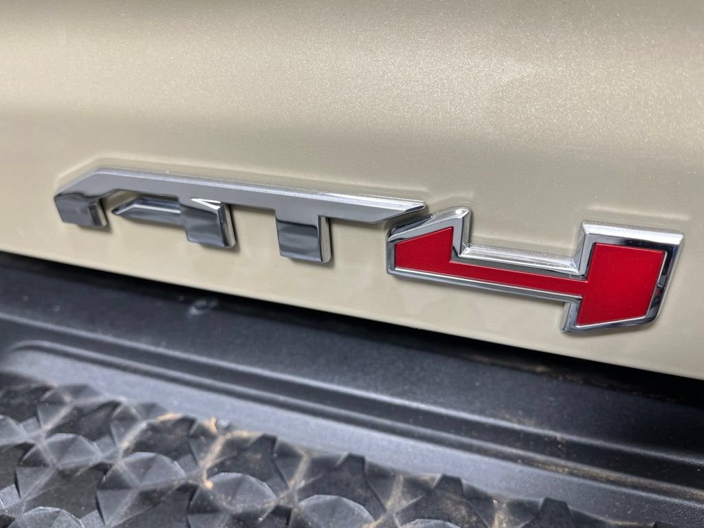Certified 2023 GMC Canyon AT4 w/ AT4 Premium Package AWD/4WD image 4