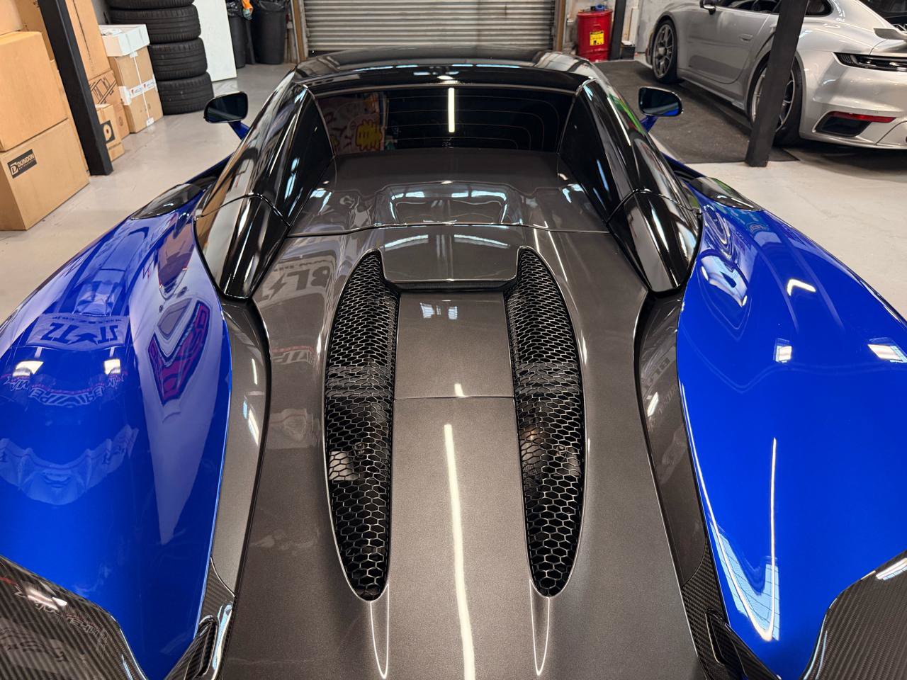 Used 2018 McLaren 570S Spider RWD image 30