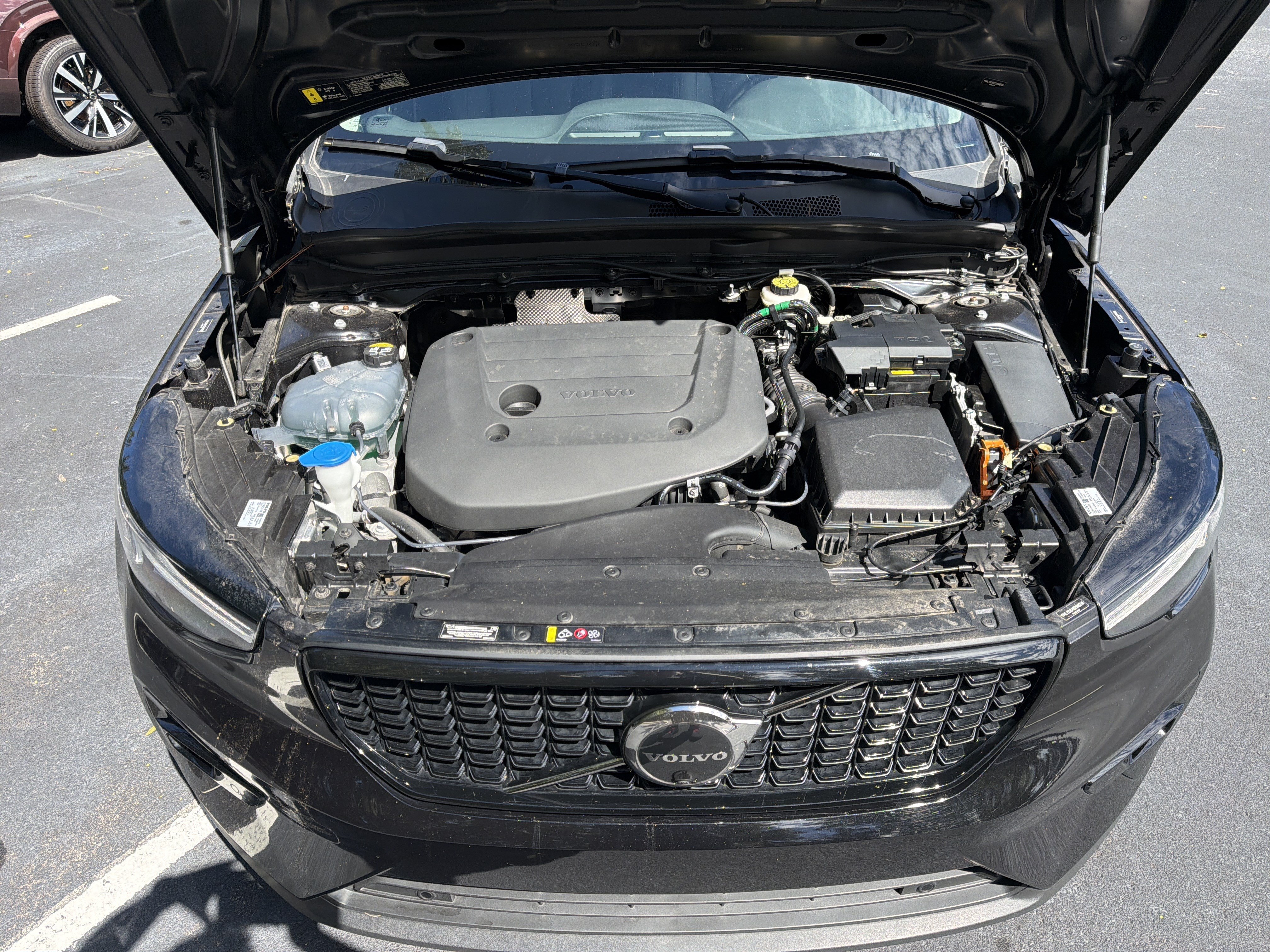 Used 2025 Volvo XC40 B5 Plus AWD/4WD image 36