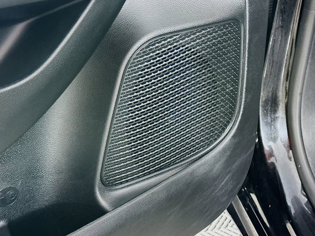 Certified 2025 Chrysler Pacifica Limited image 28