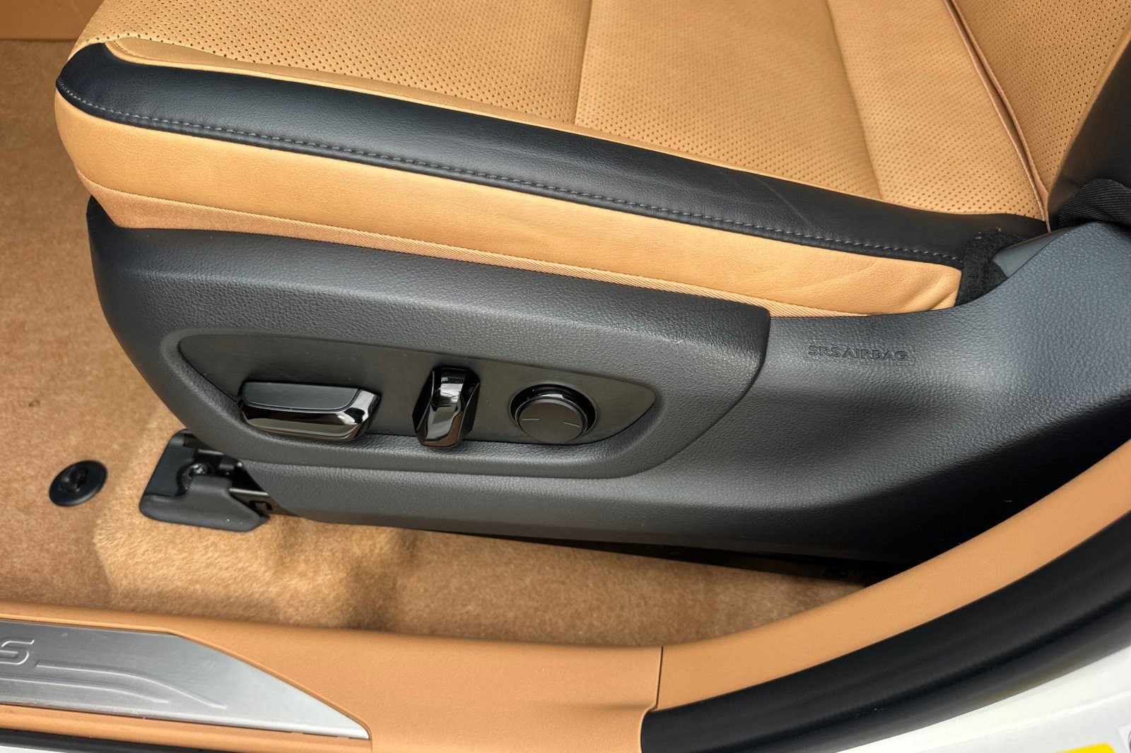 Used 2025 Lexus RZ 300e image 14