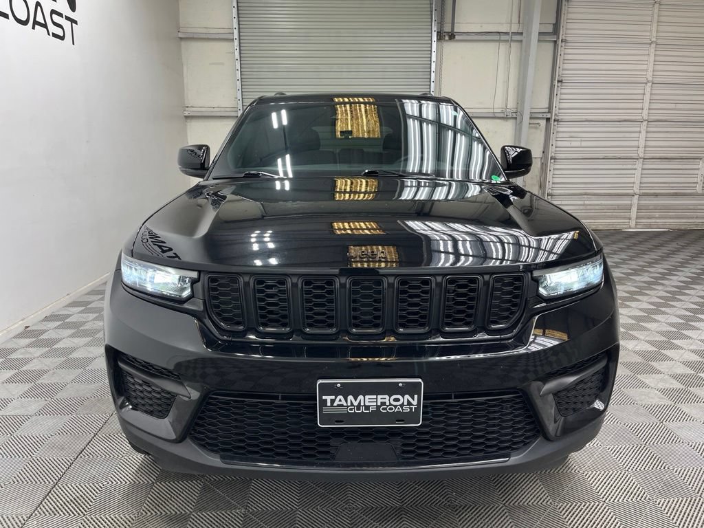 Used 2023 Jeep Grand Cherokee Altitude RWD image 9