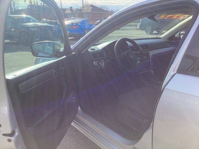 Used 2013 Volkswagen Passat 2.5 S image 4