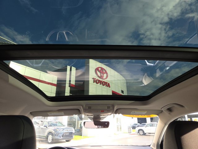 Used 2025 Volkswagen Taos SE AWD/4WD image 21