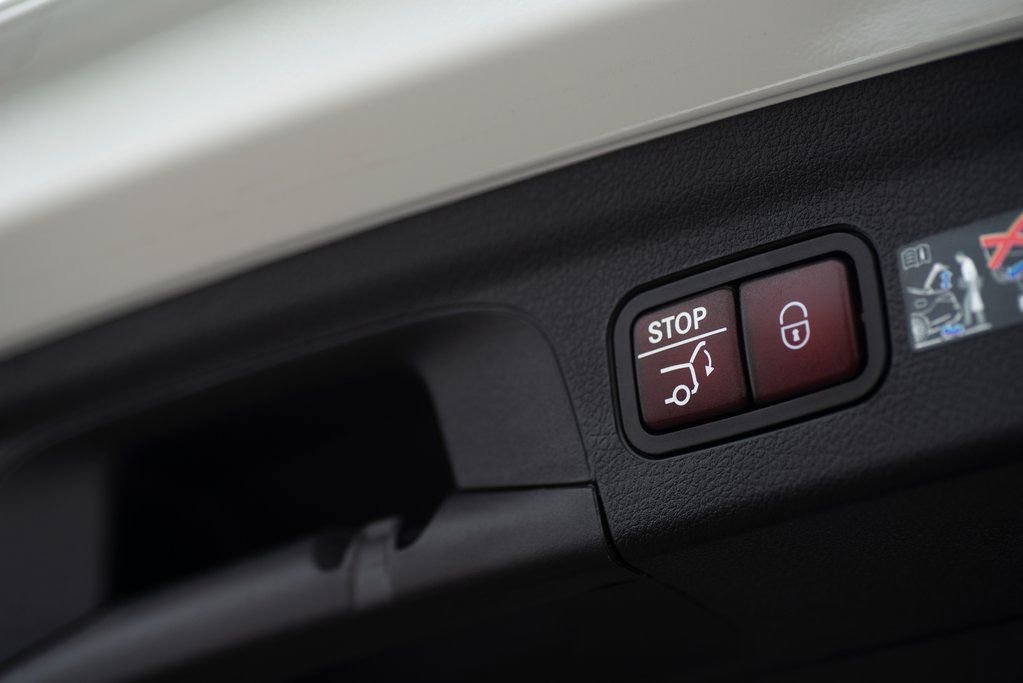 Certified 2025 Mercedes-Benz GLE 350 4MATIC image 18