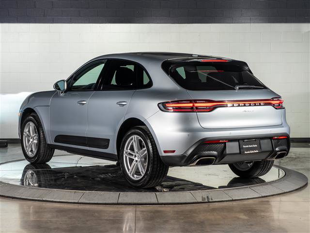 Certified 2025 Porsche Macan image 3