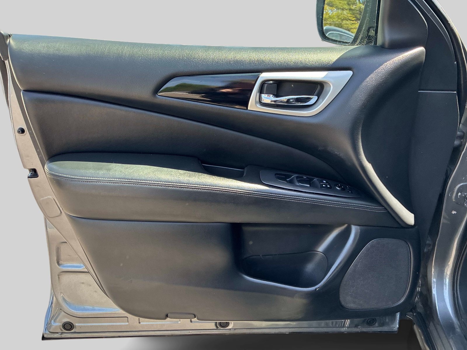 Used 2018 Nissan Pathfinder S AWD/4WD image 19