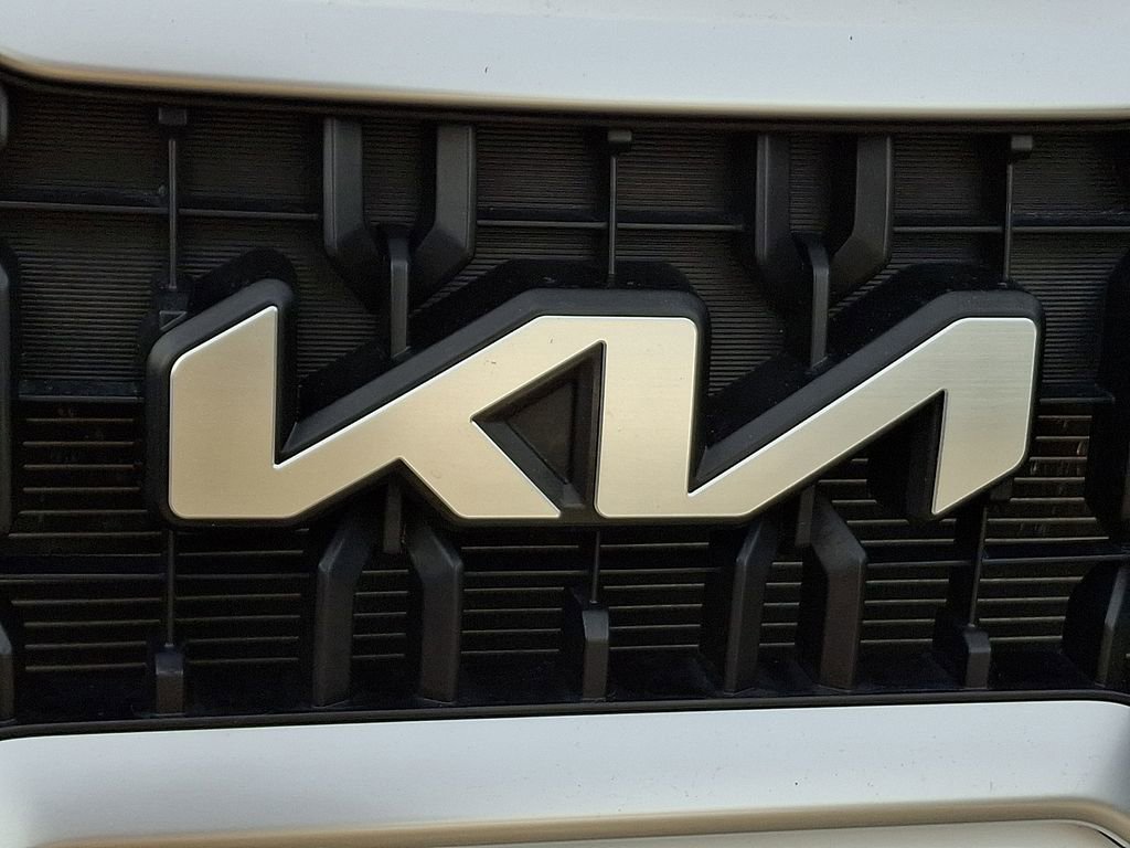 Used 2024 Kia Telluride LX image 29