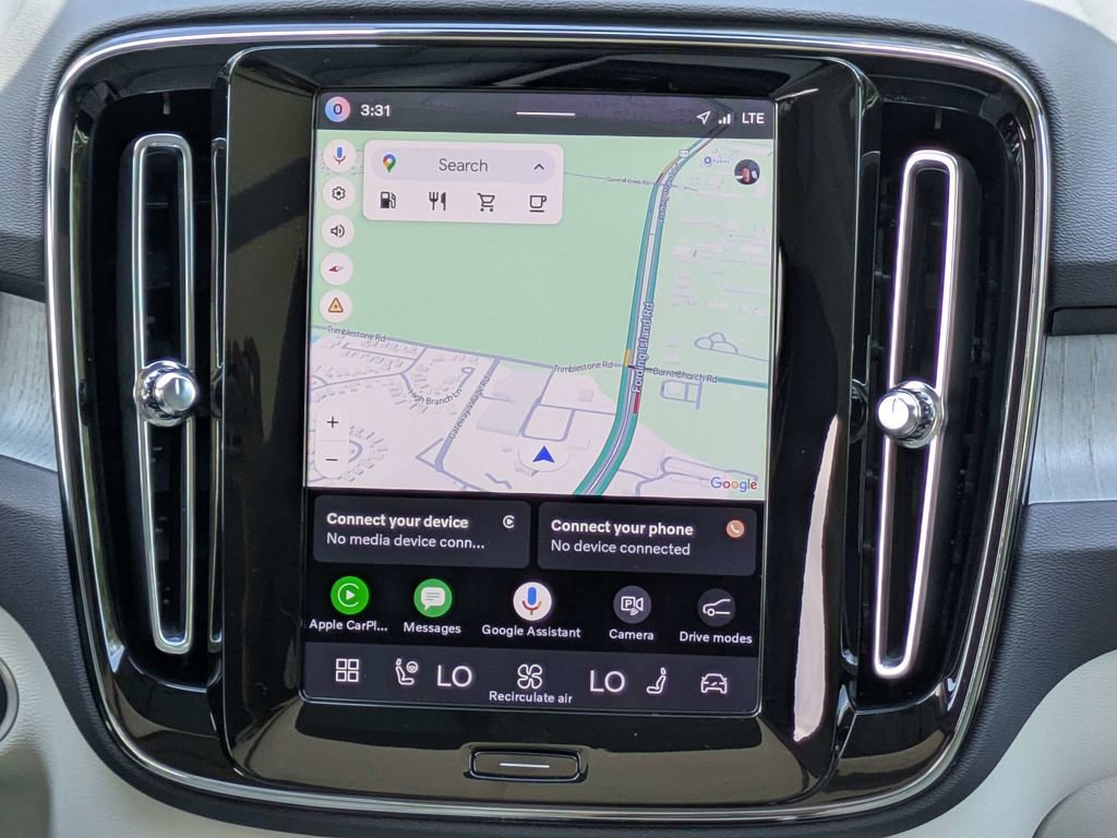 Certified 2026 Volvo XC40 B5 Plus AWD/4WD image 18