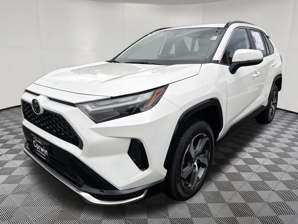 Used 2025 Toyota RAV4 SE AWD/4WD image 3