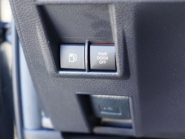 Used 2024 Toyota Sienna XLE FWD image 17
