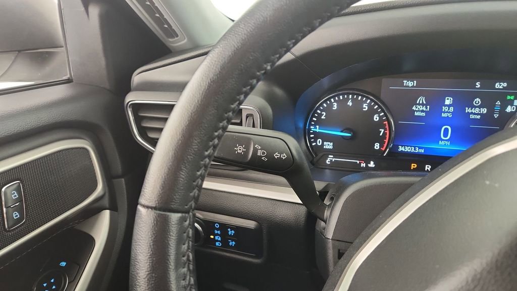 Used 2023 Ford Explorer XLT w/ Equipment Group 202A AWD/4WD image 18