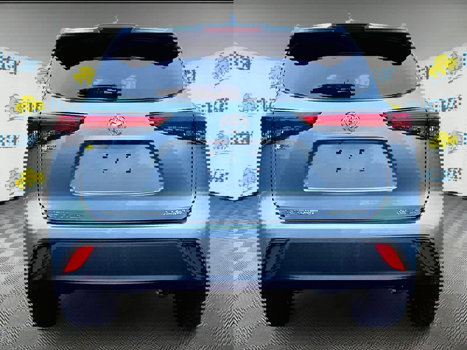 Used 2023 Toyota Highlander XLE image 5