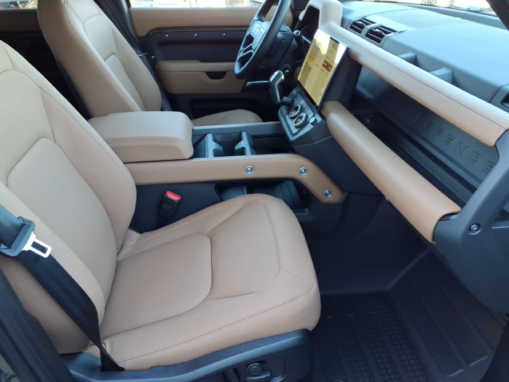 New 2026 Land Rover Defender 110 X-Dynamic SE AWD/4WD image 7