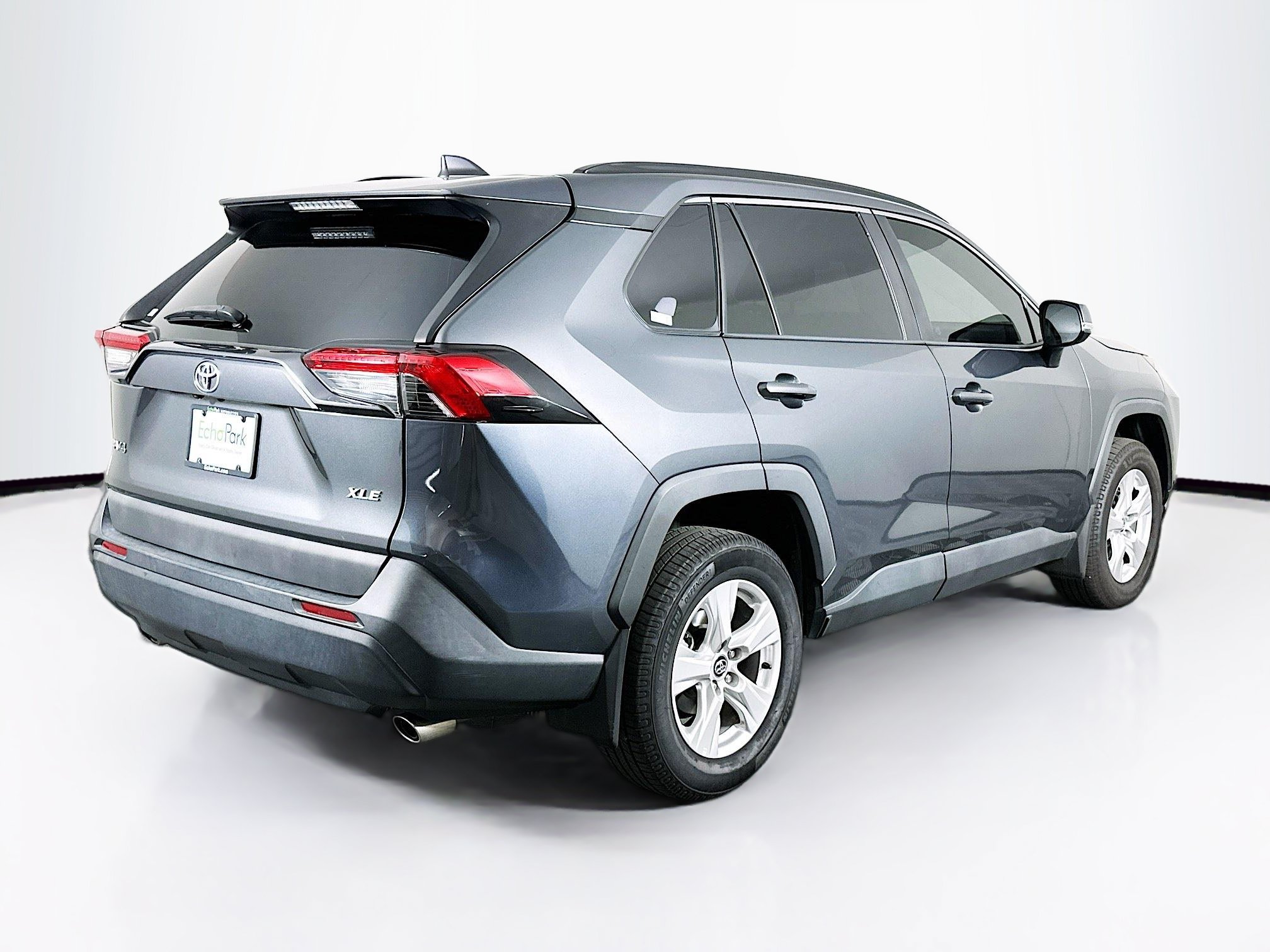 Used 2021 Toyota RAV4 XLE w/ XLE Grade Weather Package FWD image 9