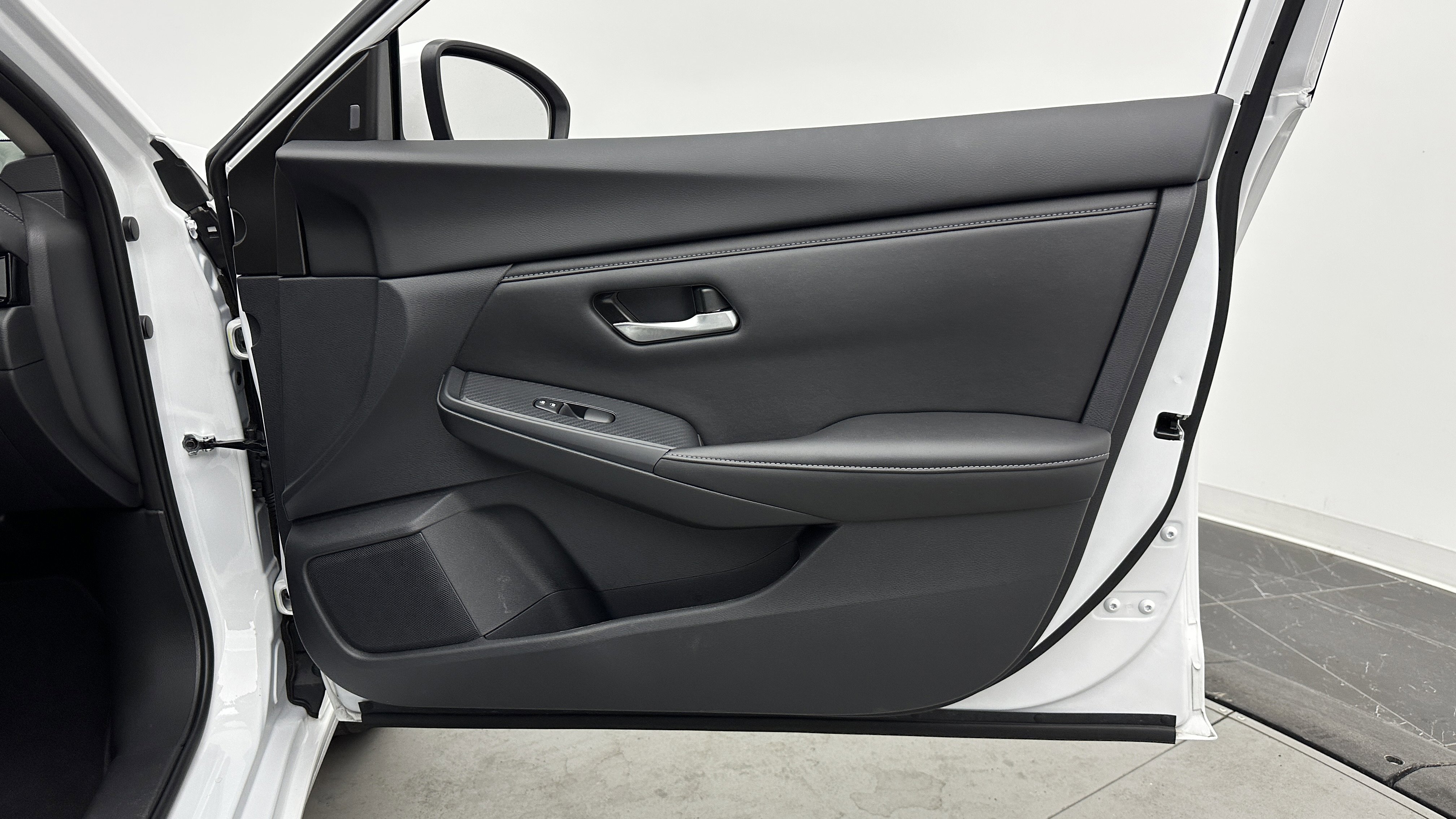 Used 2025 Nissan Sentra SV image 33