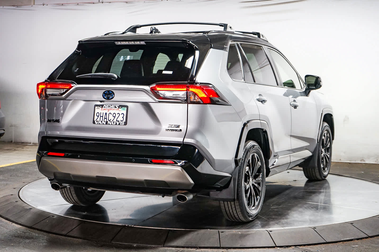 Used 2023 Toyota RAV4 XSE AWD/4WD image 10