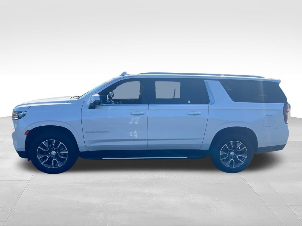Used 2022 Chevrolet Suburban LT w/ Luxury Package AWD/4WD image 2