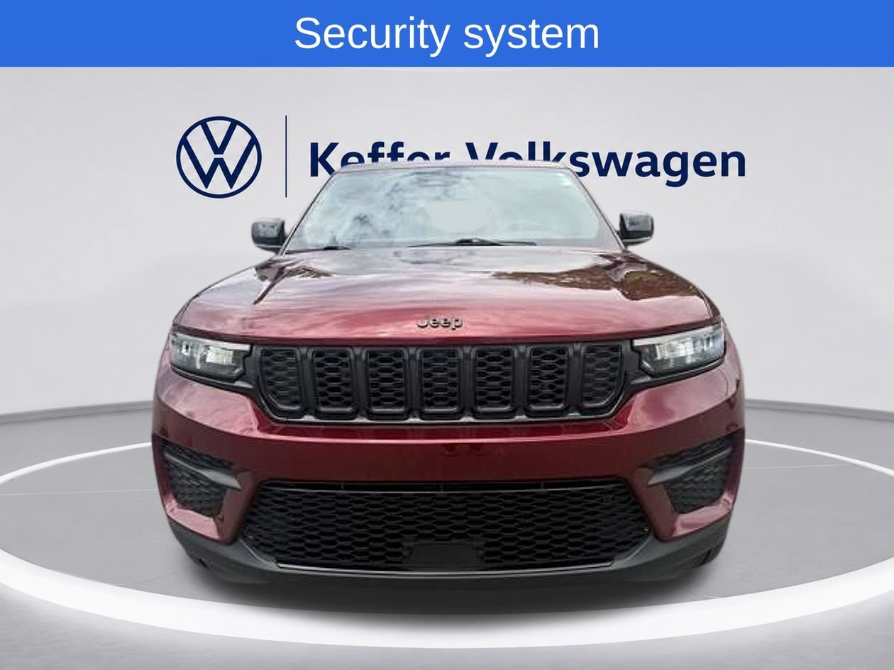 Used 2023 Jeep Grand Cherokee Altitude AWD/4WD image 8