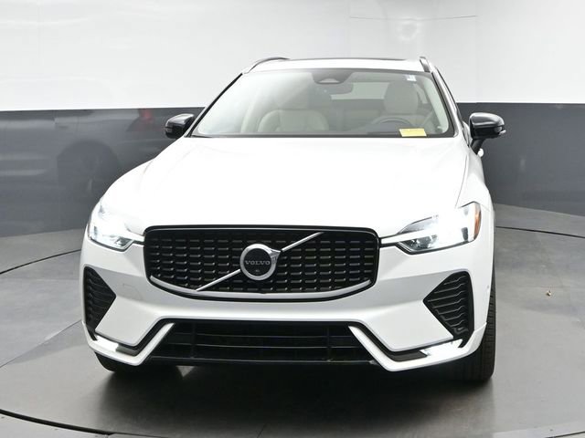 Used 2023 Volvo XC60 B5 Ultimate w/ Protection Package Premier AWD/4WD image 3
