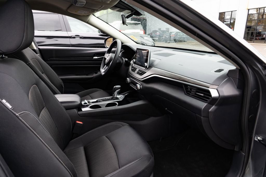 Used 2024 Nissan Altima 2.5 SV FWD image 25