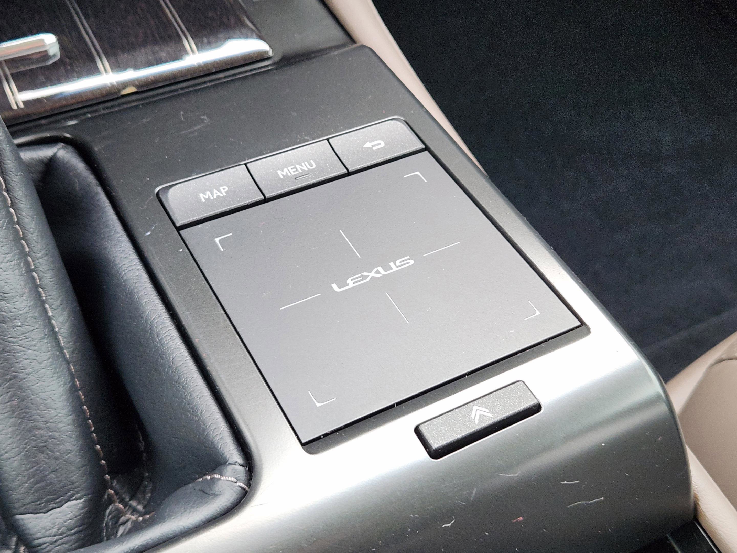 Used 2023 Lexus GX 460 Luxury w/ Accessory Package AWD/4WD image 15