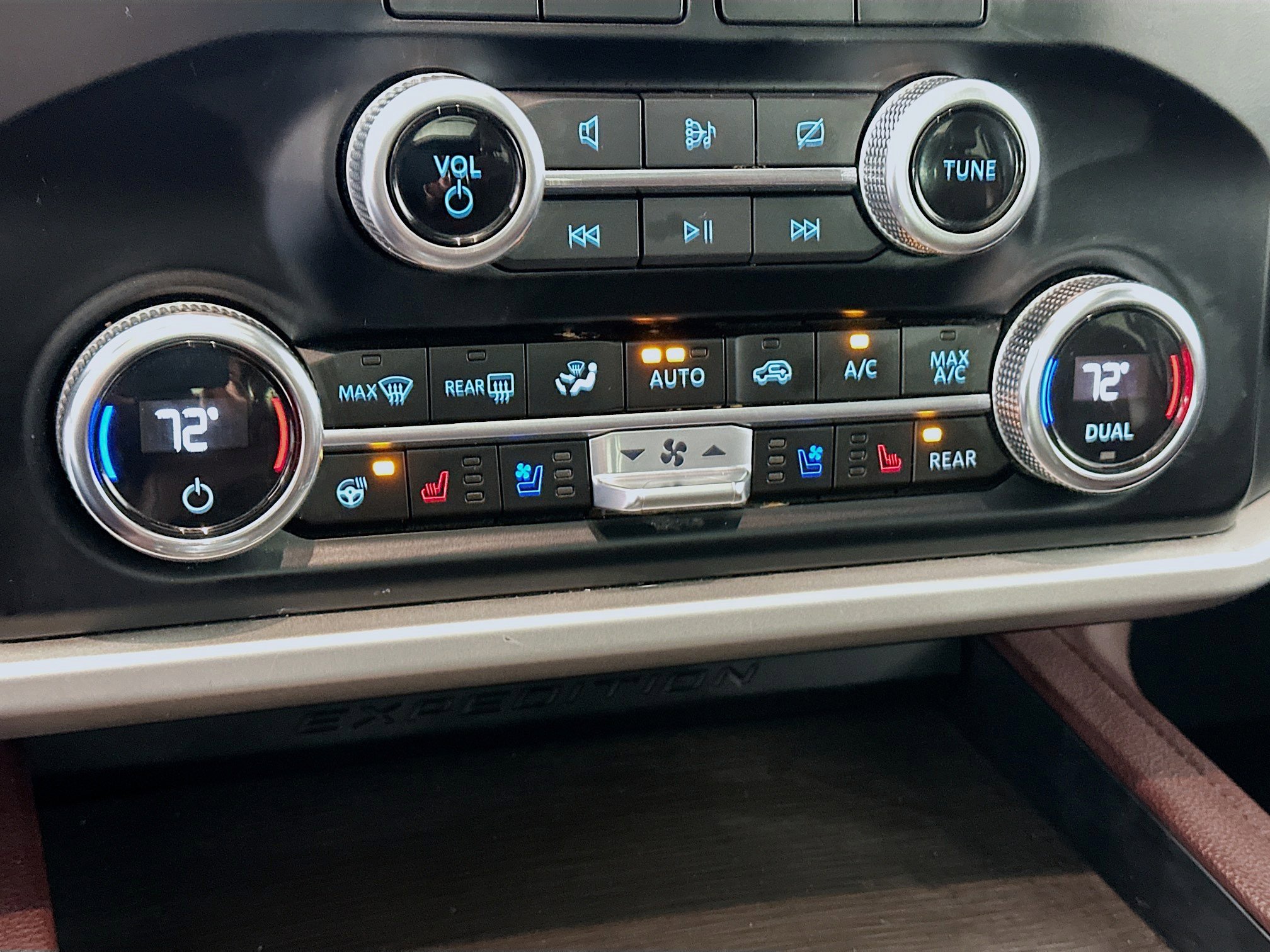 Used 2024 Ford Expedition Limited image 23