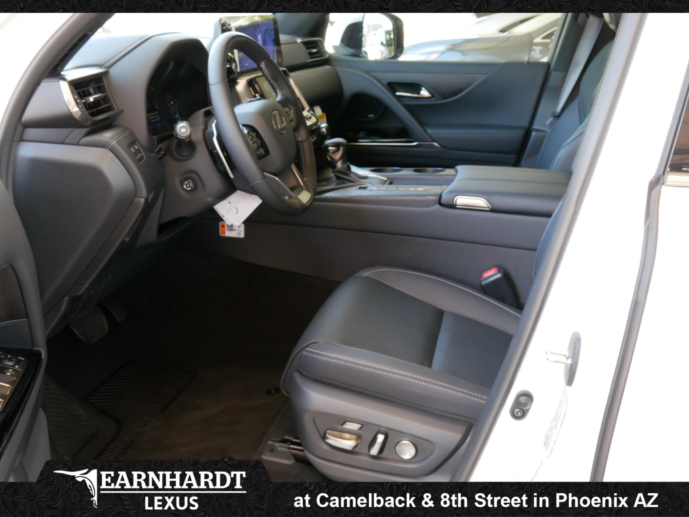 New 2026 Lexus LX 600 4WD w/ Luxury Package image 4