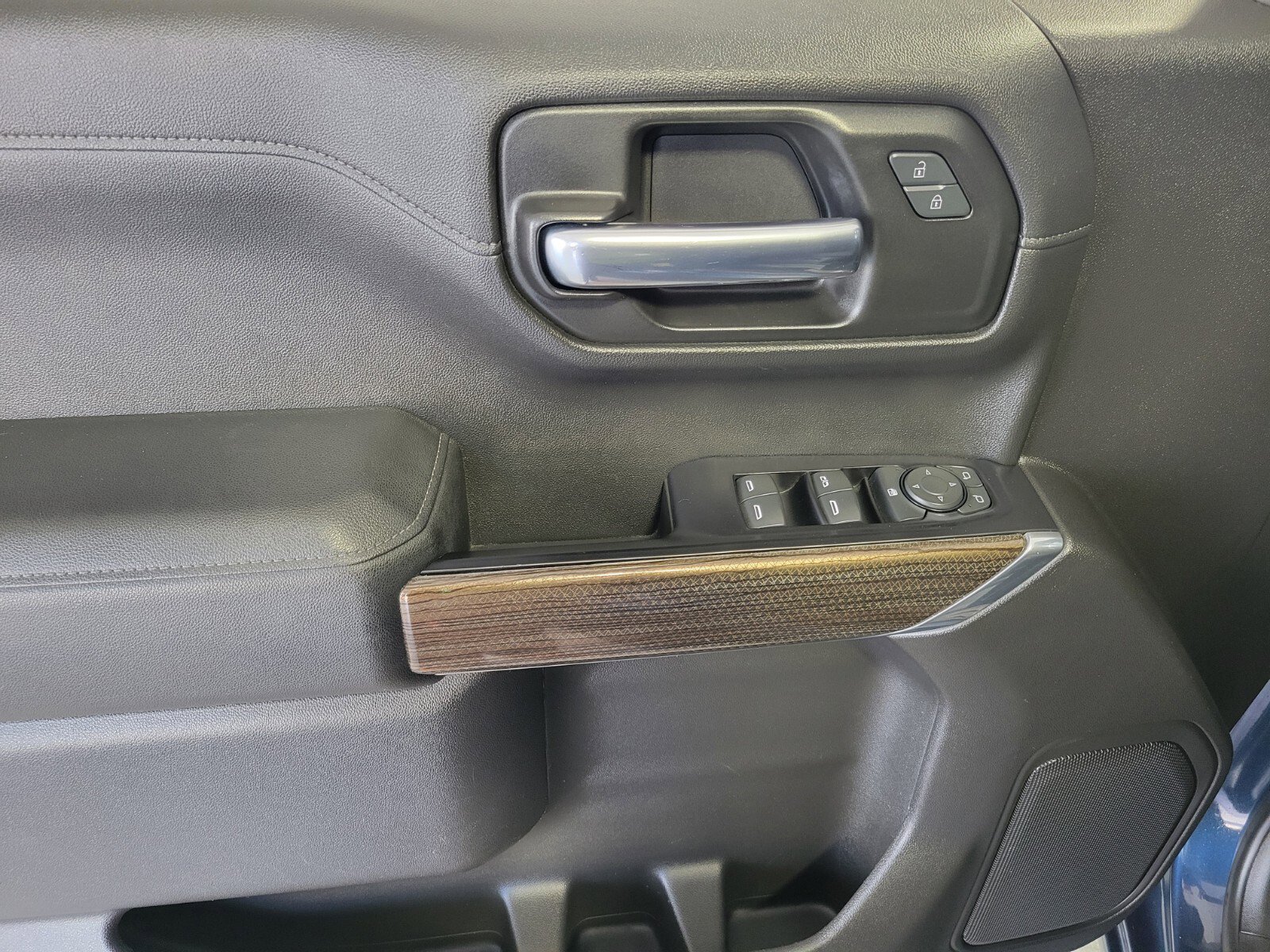 Used 2020 Chevrolet Silverado 1500 LT w/ All-Star Edition image 18