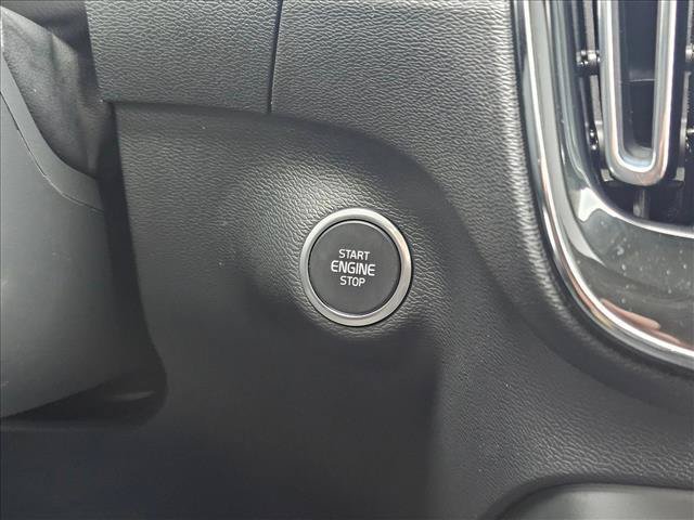 Used 2025 Volvo XC40 B5 Plus AWD/4WD image 27